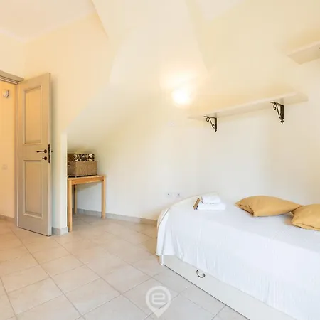 Vakantiehuis Simone Eden Riva dei Pini